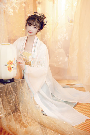 《人妻初尝按摩师》