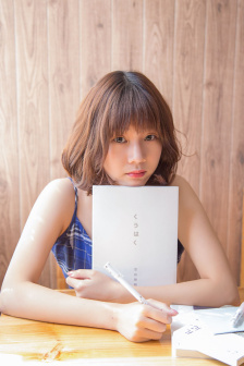 叔叔压在妈妈身上下一句